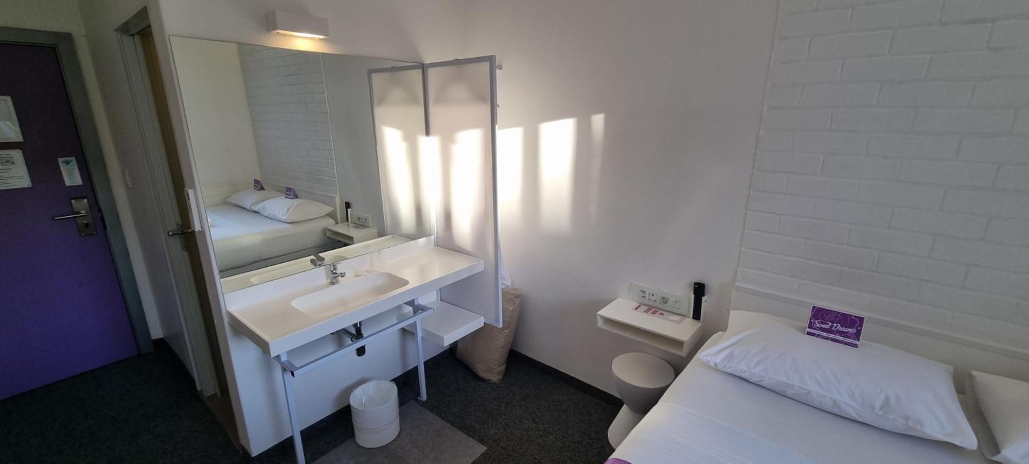 Check Inn Hotel Кейптаун Екстериор снимка