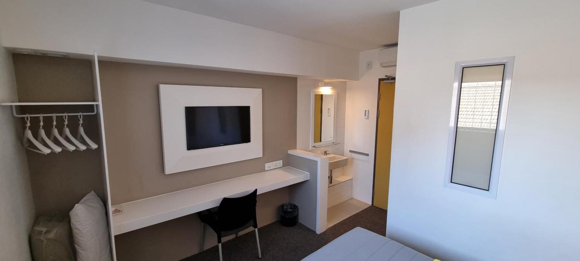 Check Inn Hotel Кейптаун Екстериор снимка