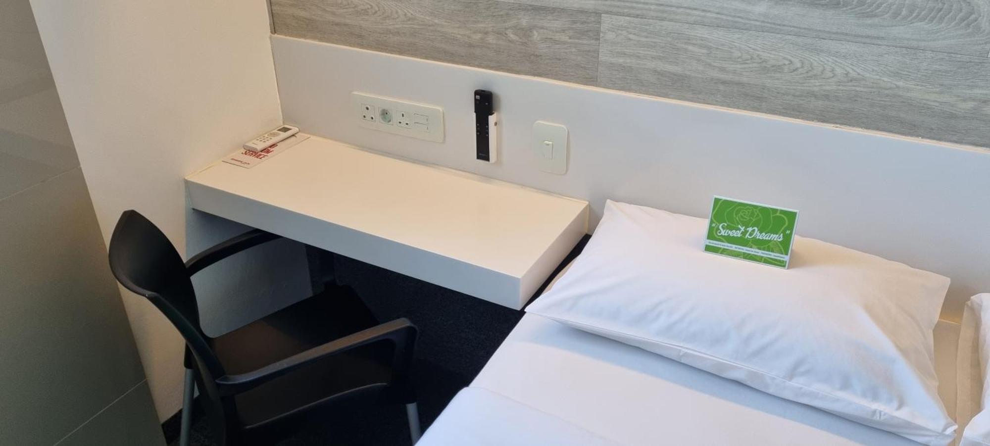 Check Inn Hotel Кейптаун Екстериор снимка