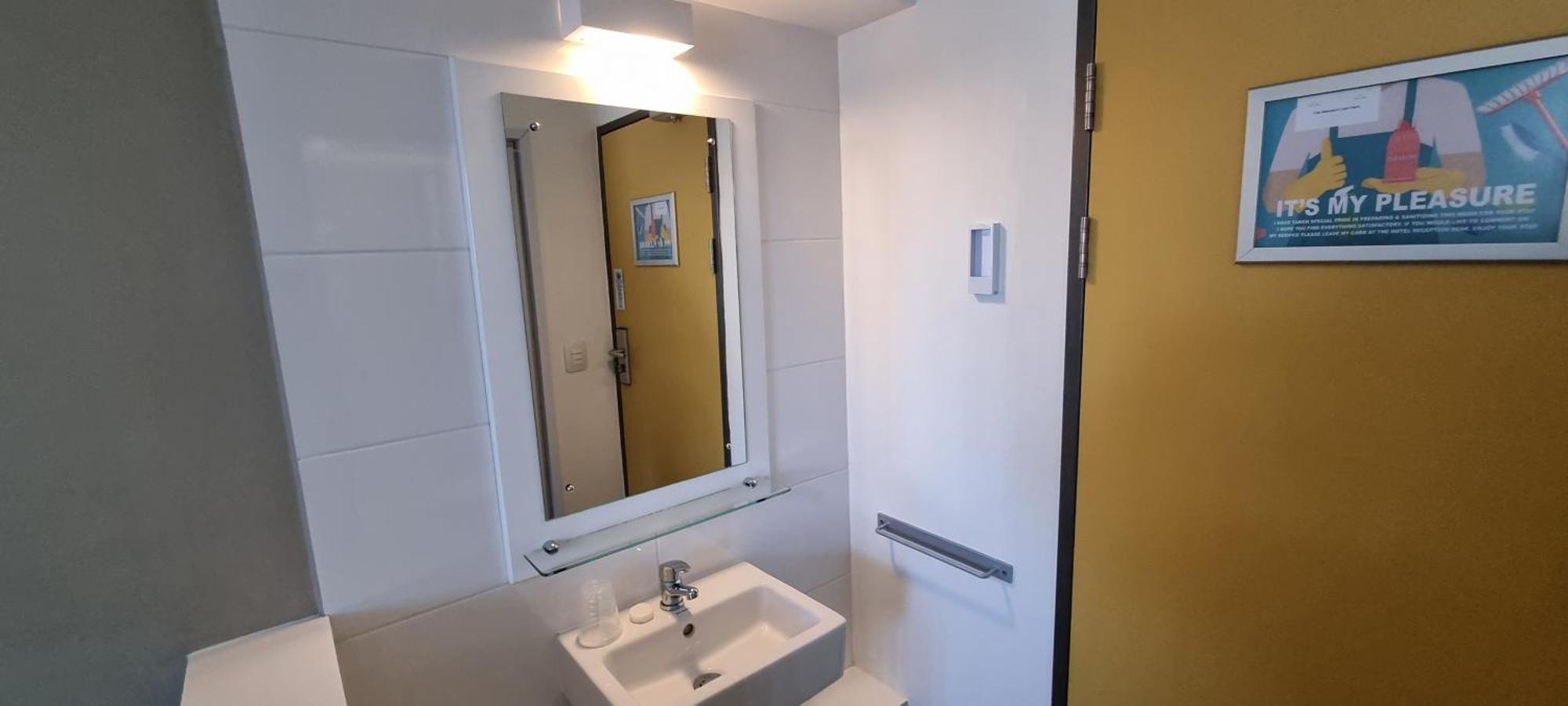 Check Inn Hotel Кейптаун Екстериор снимка
