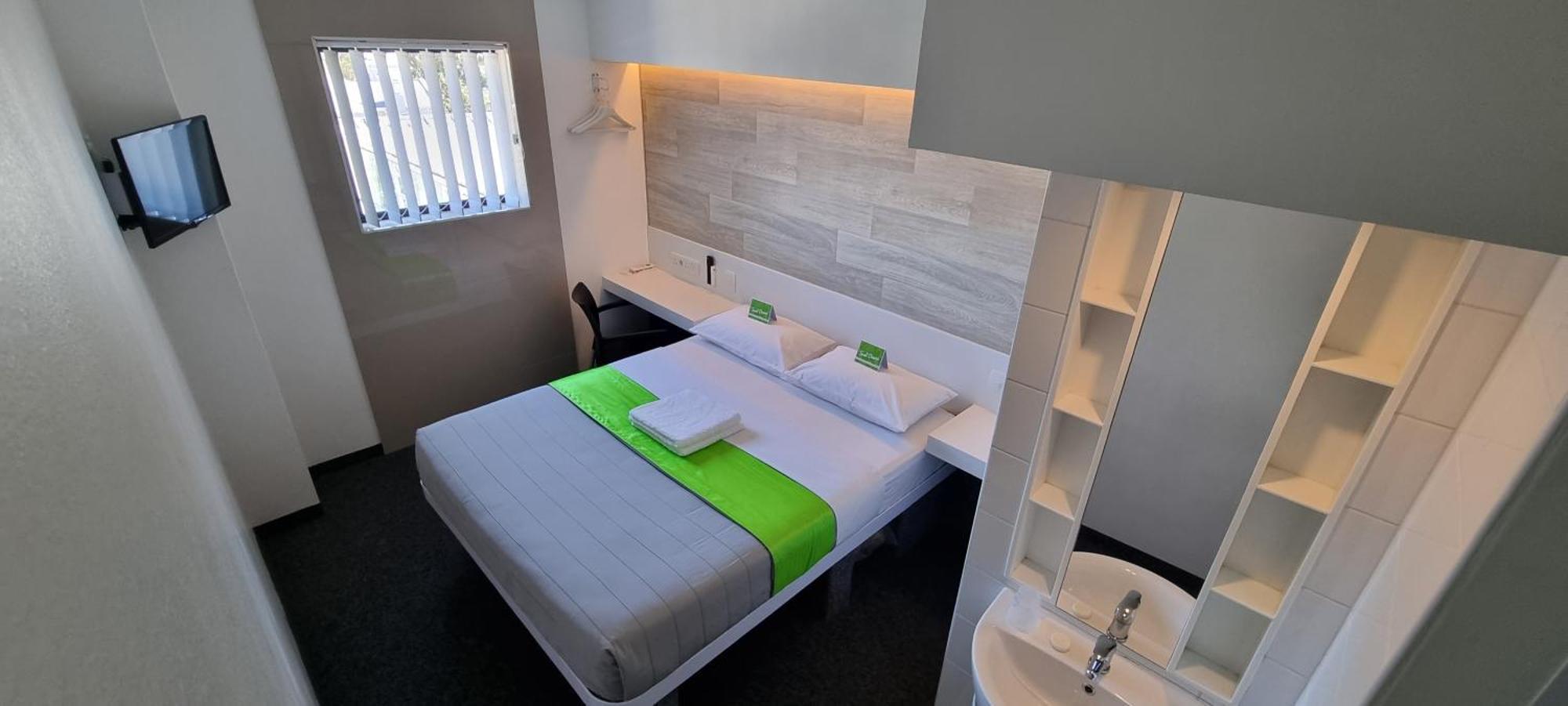 Check Inn Hotel Кейптаун Екстериор снимка