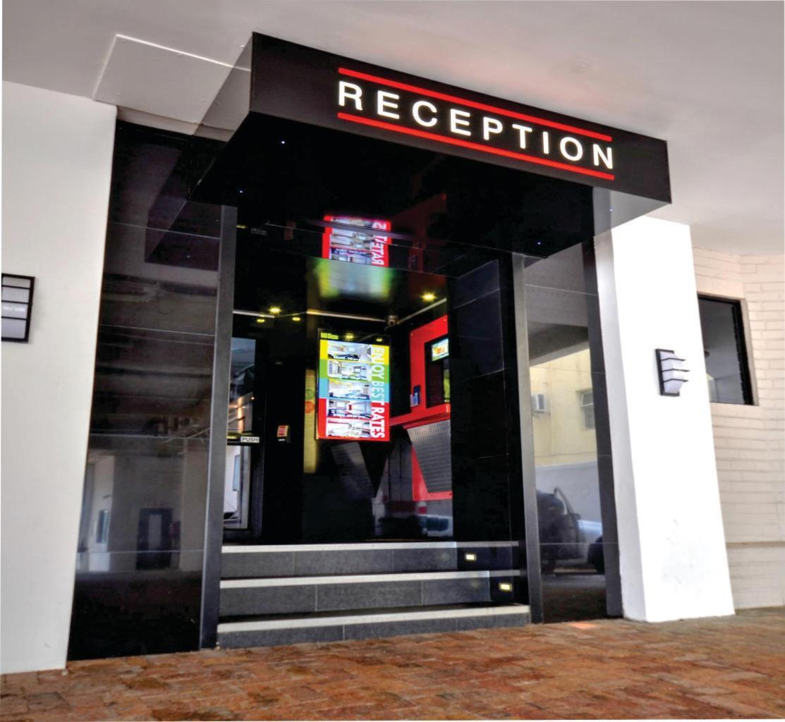 Check Inn Hotel Кейптаун Екстериор снимка